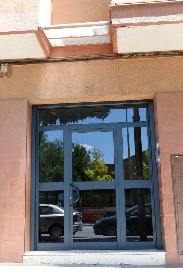 95кв.м. 3 спалень, 1 окремих ванних Квартира в Сабадел Екстер'єр фото